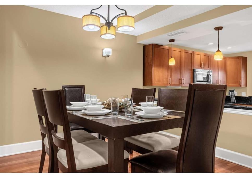 Cozy & Elegant 4Br Enchanted Townhouse - 1 Mile To Disney With Resort Pool, Gym, & Jacuzzi Orlando Bagian luar foto
