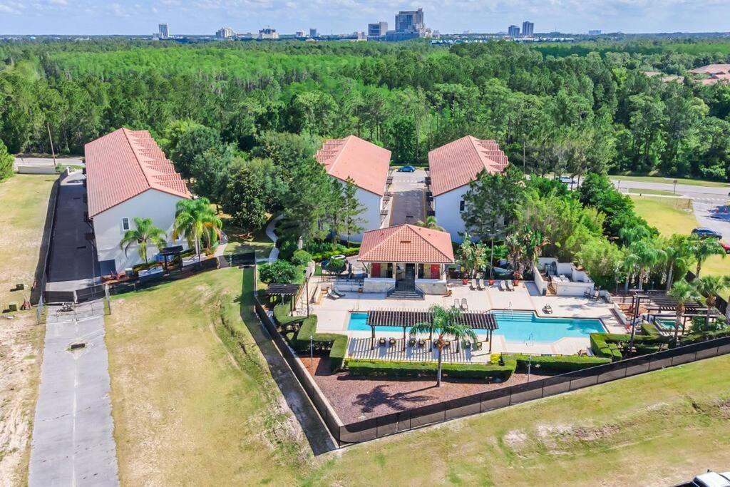 Cozy & Elegant 4Br Enchanted Townhouse - 1 Mile To Disney With Resort Pool, Gym, & Jacuzzi Orlando Bagian luar foto